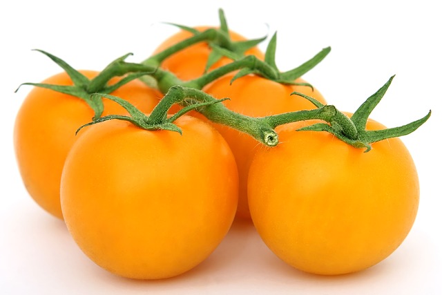 PLANT: Tomato-Golden Queen (Heirloom)